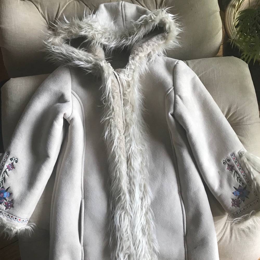 Beautiful Sz 7-8 girl coat faux suede/fur. Unworn.